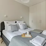 Aura 40 Center & Free Parking By Downtown Aparthotel