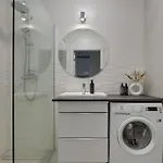 Aura 40 Center & Free Parking By Downtown 4*